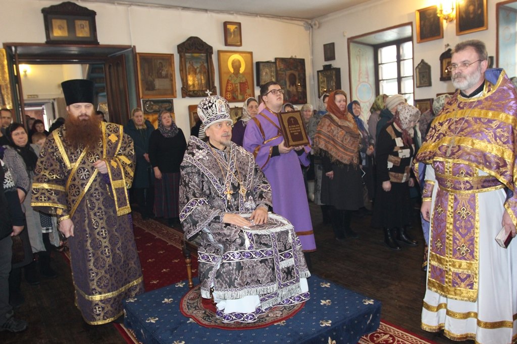 Первое архиерейское богослужение в Благовещенском храме
